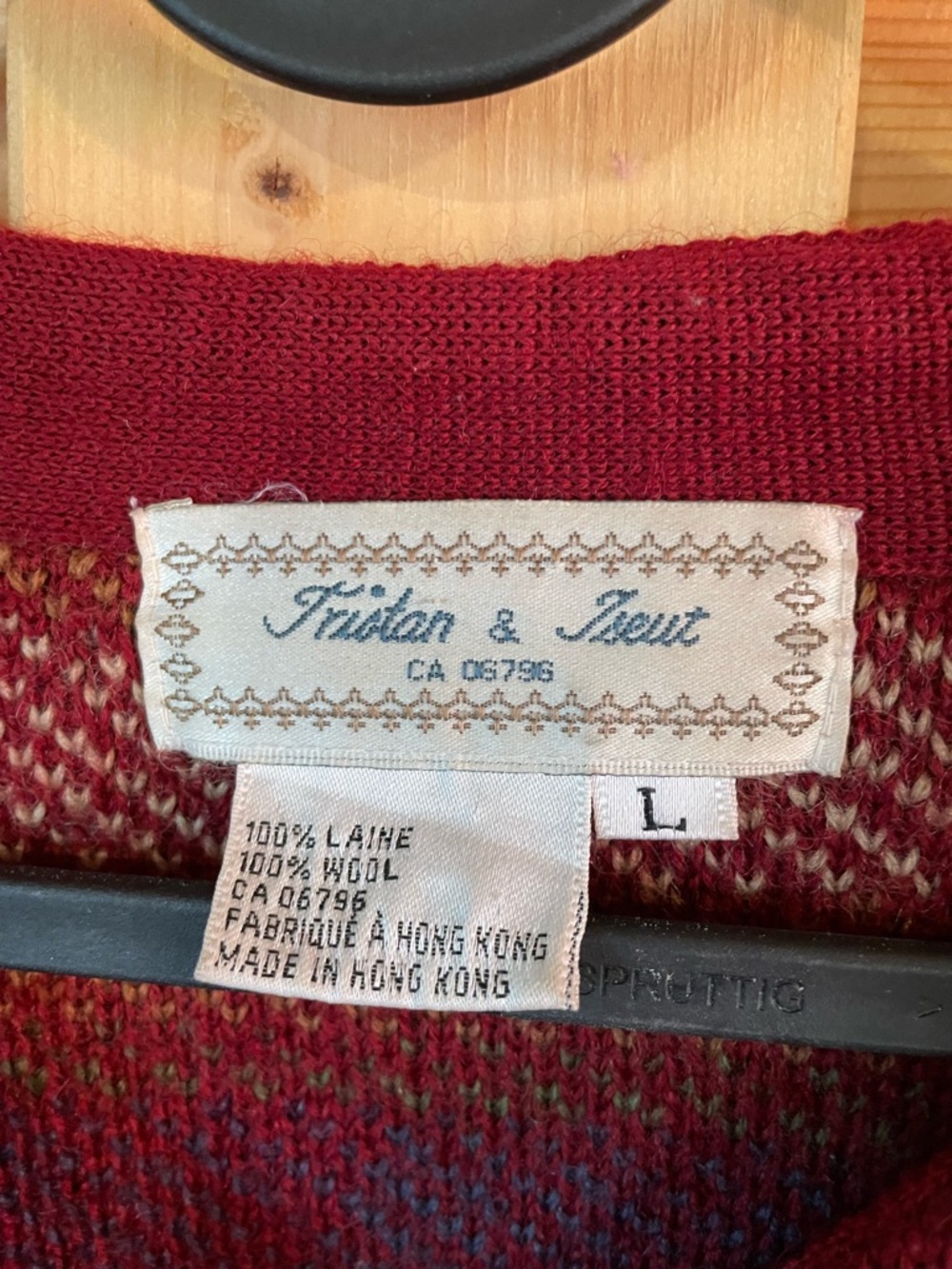 Classic 100% Wool Red Patterned Button-Front Women's Sweater Cardigan - Picture 2 of 3